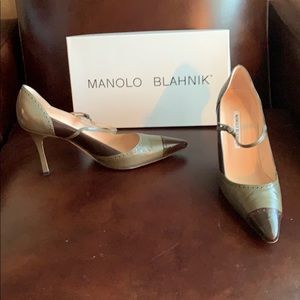 Manolo Blahnik olive/brown pumps. 38.5/8.5. 90mm